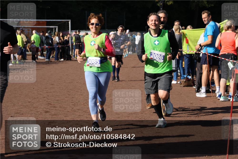 27.09.2026 - 35. Volkslauf durch das schöne Alstertal Strokosch-Dieckow http://msf.ph/oto/10584842 27.09.2026 11:34:12 Ziel 1427, 3085, 3086, 3953 meine-sportfotos.de