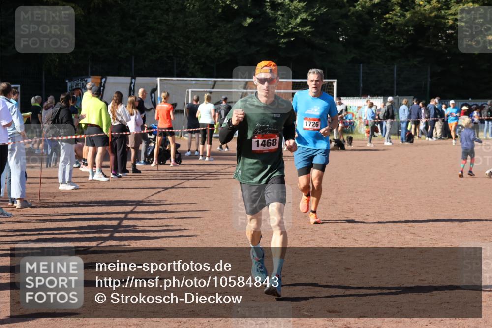 27.09.2026 - 35. Volkslauf durch das schöne Alstertal Strokosch-Dieckow http://msf.ph/oto/10584843 27.09.2026 11:50:29 Ziel 1468, 1726 meine-sportfotos.de