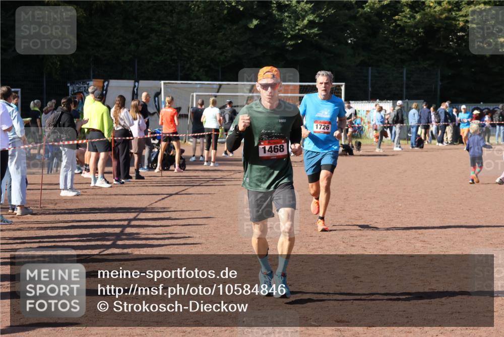 27.09.2026 - 35. Volkslauf durch das schöne Alstertal Strokosch-Dieckow http://msf.ph/oto/10584846 27.09.2026 11:50:29 Ziel 1468, 1726 meine-sportfotos.de