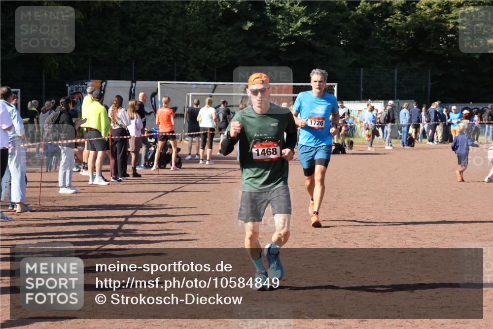 27.09.2026 - 35. Volkslauf durch das schöne Alstertal Strokosch-Dieckow http://msf.ph/oto/10584849 27.09.2026 11:50:29 Ziel 1468, 1726 meine-sportfotos.de