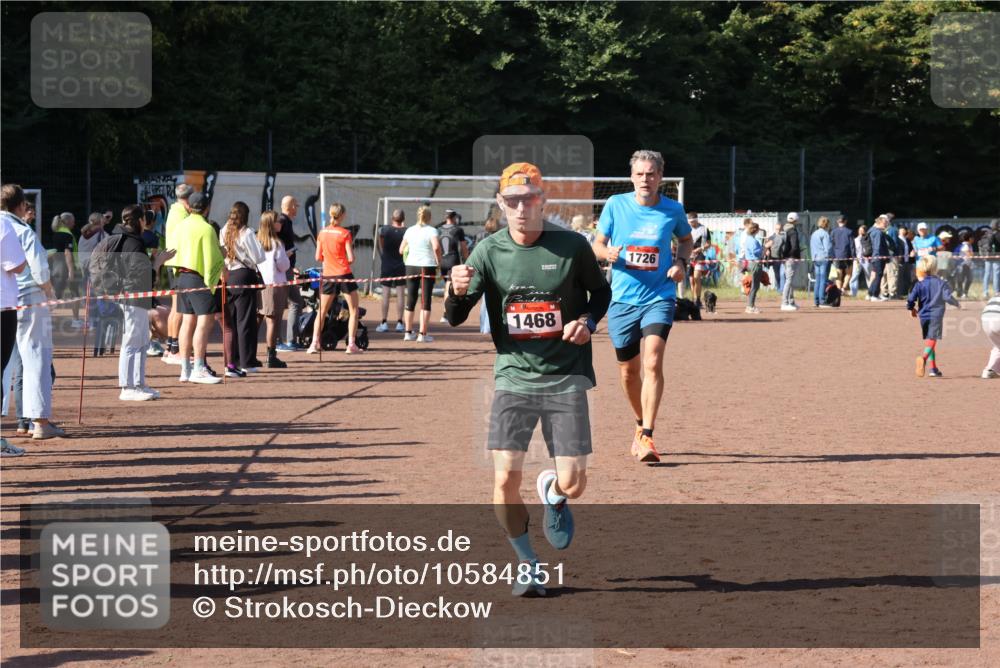 27.09.2026 - 35. Volkslauf durch das schöne Alstertal Strokosch-Dieckow http://msf.ph/oto/10584851 27.09.2026 11:50:29 Ziel 1468, 1726 meine-sportfotos.de