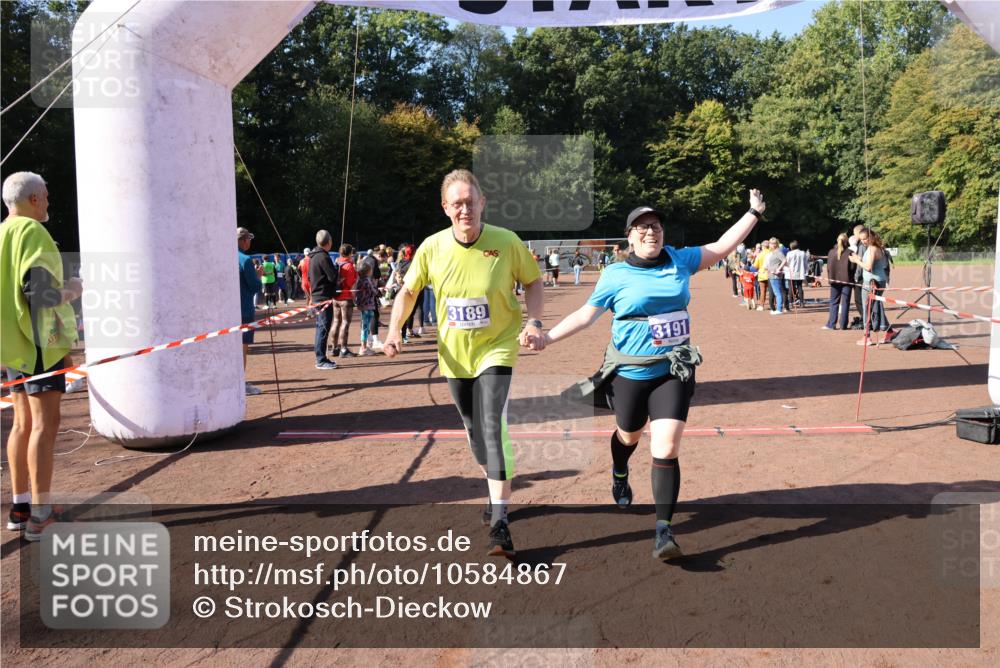 27.09.2026 - 35. Volkslauf durch das schöne Alstertal Strokosch-Dieckow http://msf.ph/oto/10584867 27.09.2026 11:50:24 Ziel 1468, 1726, 3189, 3191 meine-sportfotos.de