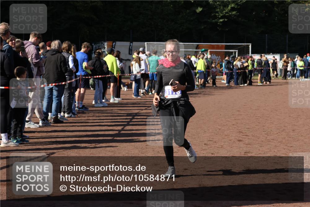 27.09.2026 - 35. Volkslauf durch das schöne Alstertal Strokosch-Dieckow http://msf.ph/oto/10584871 27.09.2026 11:33:51 Ziel 3178 meine-sportfotos.de