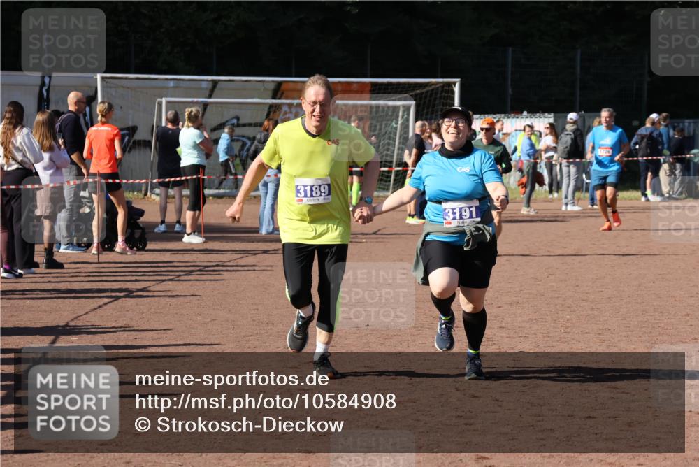 27.09.2026 - 35. Volkslauf durch das schöne Alstertal Strokosch-Dieckow http://msf.ph/oto/10584908 27.09.2026 11:50:20 Ziel 3189, 3191 meine-sportfotos.de