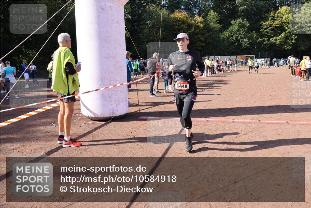 27.09.2026 - 35. Volkslauf durch das schöne Alstertal Strokosch-Dieckow http://msf.ph/oto/10584918 27.09.2026 11:50:16 Ziel 1449, 1515, 3043, 3044, 3189, 3191, 3193 meine-sportfotos.de