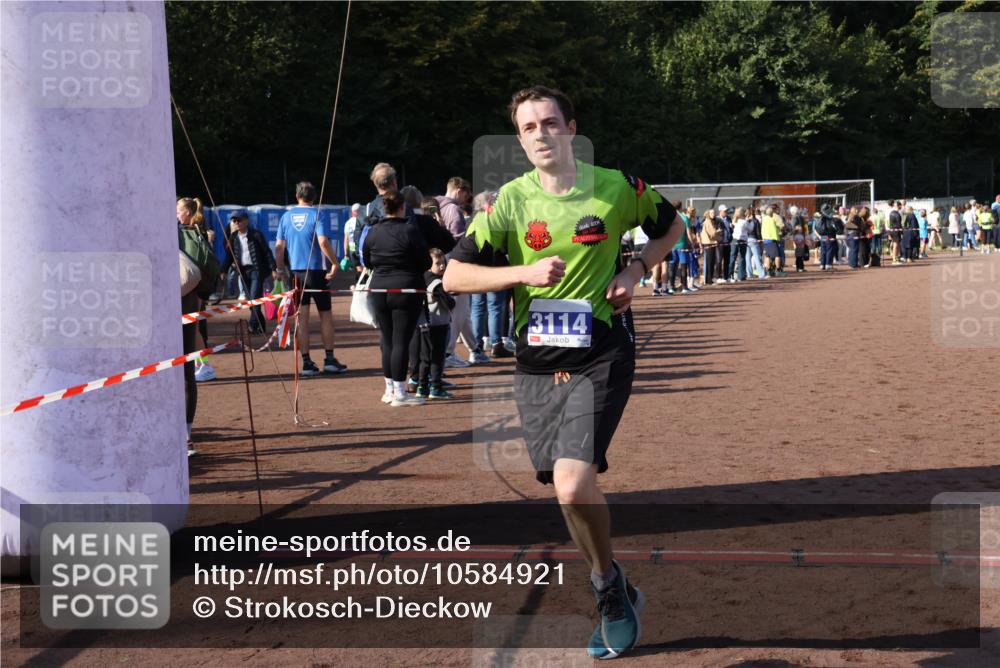 27.09.2026 - 35. Volkslauf durch das schöne Alstertal Strokosch-Dieckow http://msf.ph/oto/10584921 27.09.2026 11:33:25 Ziel 3114, 3226 meine-sportfotos.de