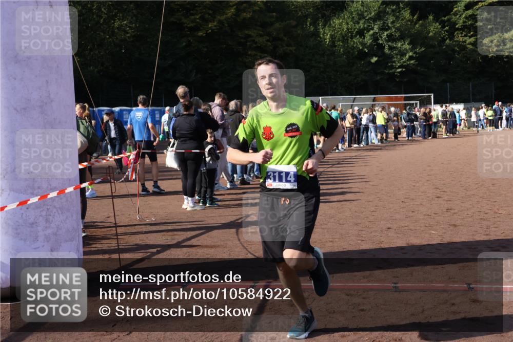 27.09.2026 - 35. Volkslauf durch das schöne Alstertal Strokosch-Dieckow http://msf.ph/oto/10584922 27.09.2026 11:33:24 Ziel 3114, 3226 meine-sportfotos.de