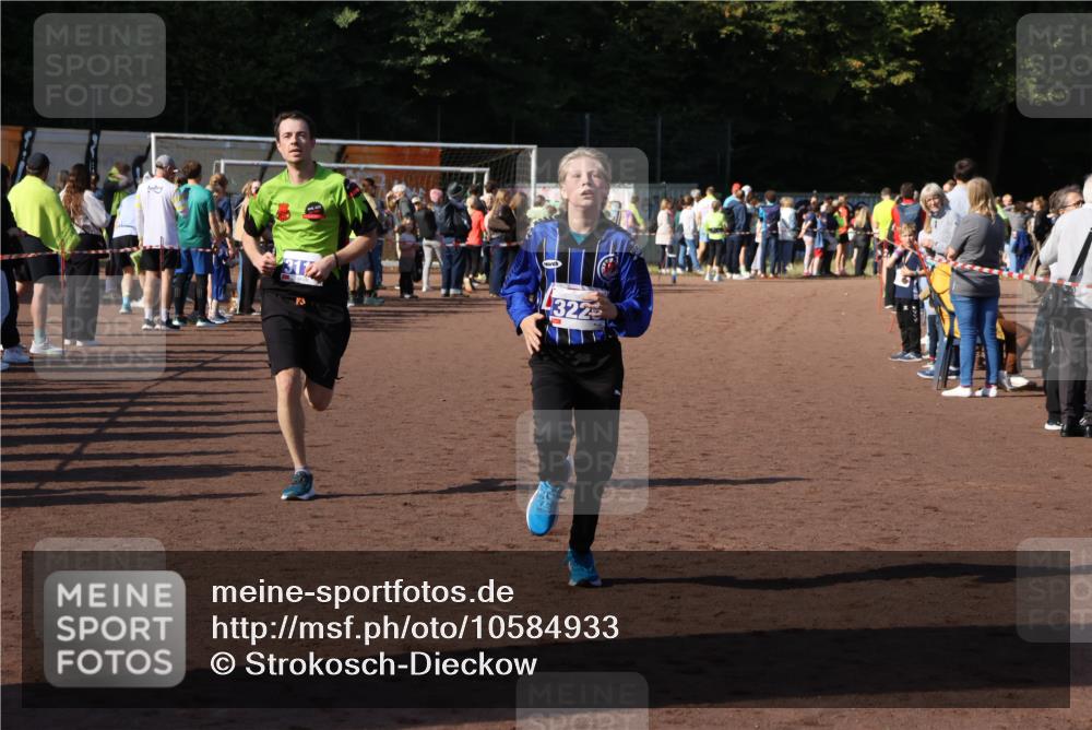 27.09.2026 - 35. Volkslauf durch das schöne Alstertal Strokosch-Dieckow http://msf.ph/oto/10584933 27.09.2026 11:33:22 Ziel 3114, 3226 meine-sportfotos.de