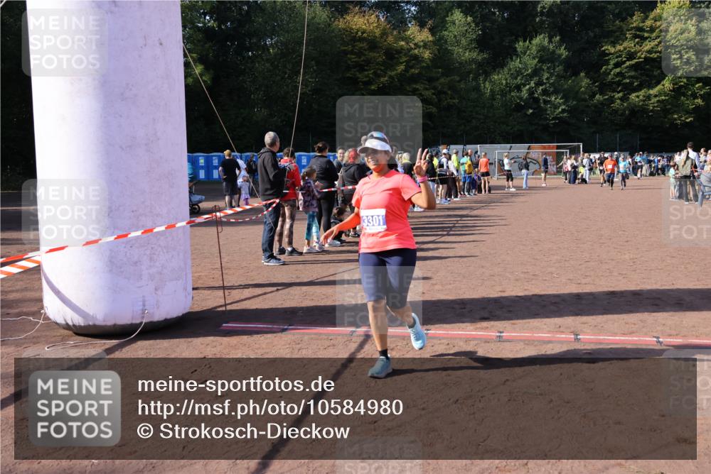27.09.2026 - 35. Volkslauf durch das schöne Alstertal Strokosch-Dieckow http://msf.ph/oto/10584980 27.09.2026 11:48:47 Ziel 1483, 3301 meine-sportfotos.de