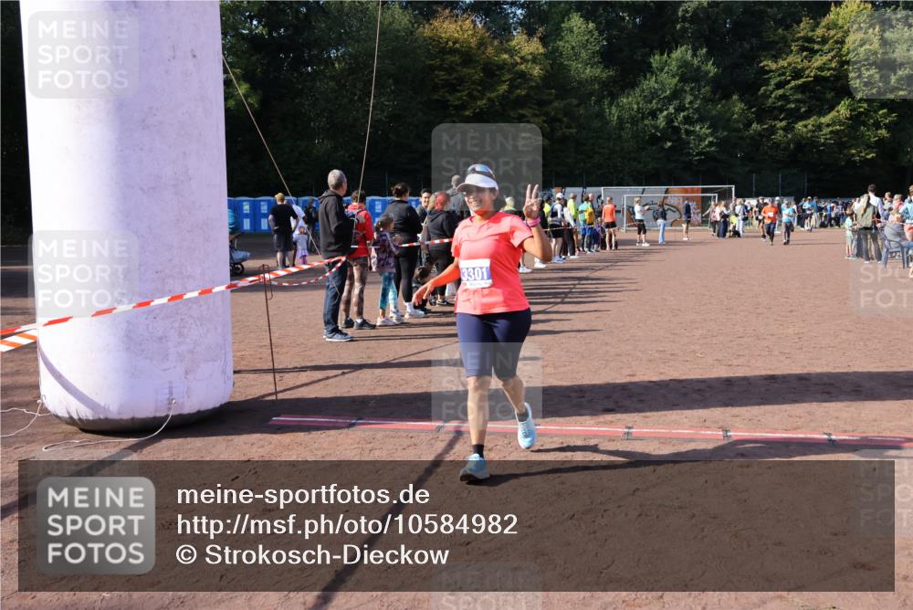 27.09.2026 - 35. Volkslauf durch das schöne Alstertal Strokosch-Dieckow http://msf.ph/oto/10584982 27.09.2026 11:48:47 Ziel 1483, 3301 meine-sportfotos.de