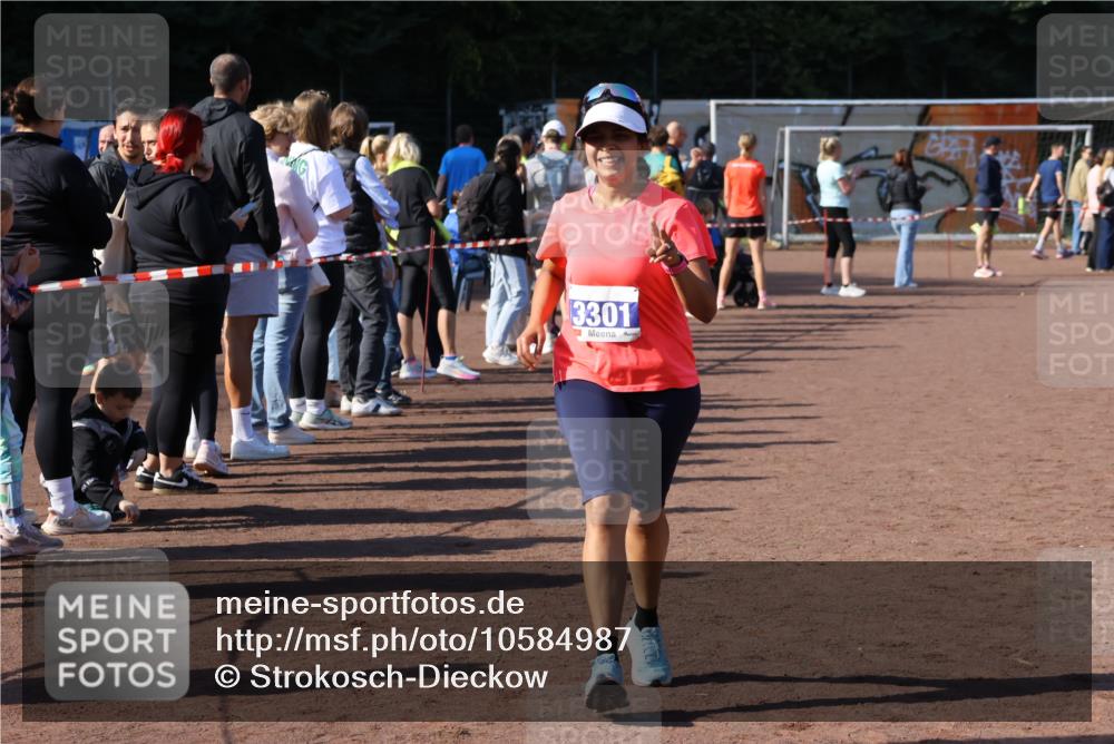 27.09.2026 - 35. Volkslauf durch das schöne Alstertal Strokosch-Dieckow http://msf.ph/oto/10584987 27.09.2026 11:48:45 Ziel 1483, 3301 meine-sportfotos.de