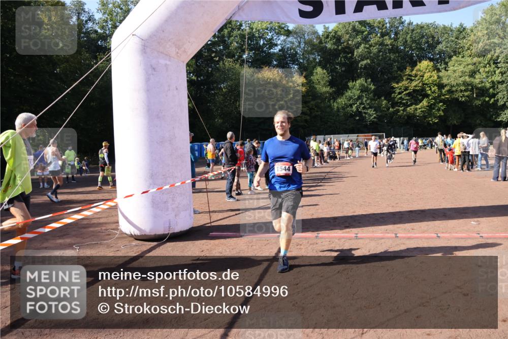 27.09.2026 - 35. Volkslauf durch das schöne Alstertal Strokosch-Dieckow http://msf.ph/oto/10584996 27.09.2026 11:50:08 Ziel 1449, 1515, 1544, 3043, 3044, 3193 meine-sportfotos.de