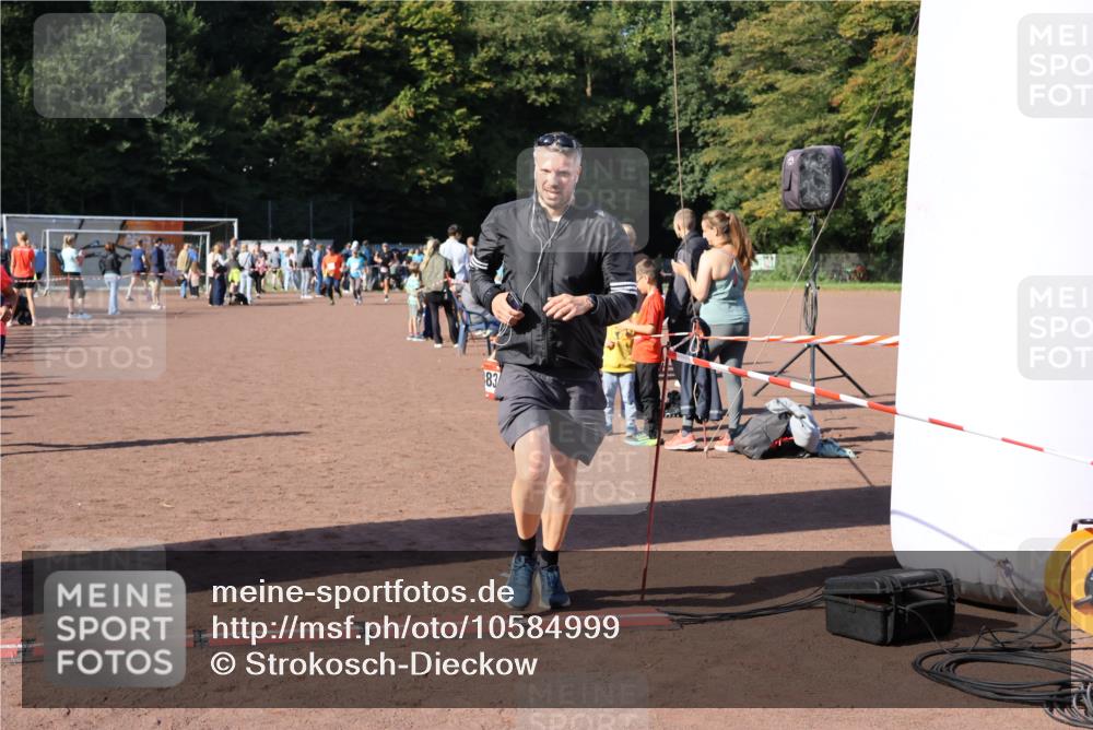 27.09.2026 - 35. Volkslauf durch das schöne Alstertal Strokosch-Dieckow http://msf.ph/oto/10584999 27.09.2026 11:48:43 Ziel 1483, 3301 meine-sportfotos.de
