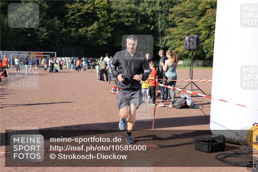 27.09.2026 - 35. Volkslauf durch das schöne Alstertal Strokosch-Dieckow http://msf.ph/oto/10585000 27.09.2026 11:48:43 Ziel 1483, 3301 meine-sportfotos.de
