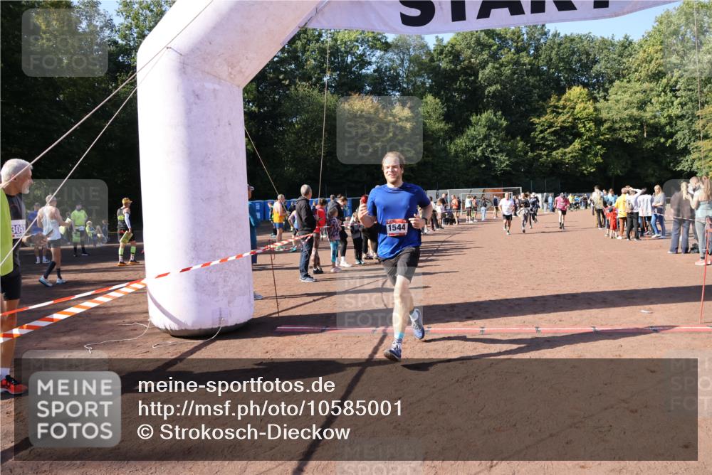 27.09.2026 - 35. Volkslauf durch das schöne Alstertal Strokosch-Dieckow http://msf.ph/oto/10585001 27.09.2026 11:50:07 Ziel 1449, 1515, 1544, 3043, 3044, 3193 meine-sportfotos.de