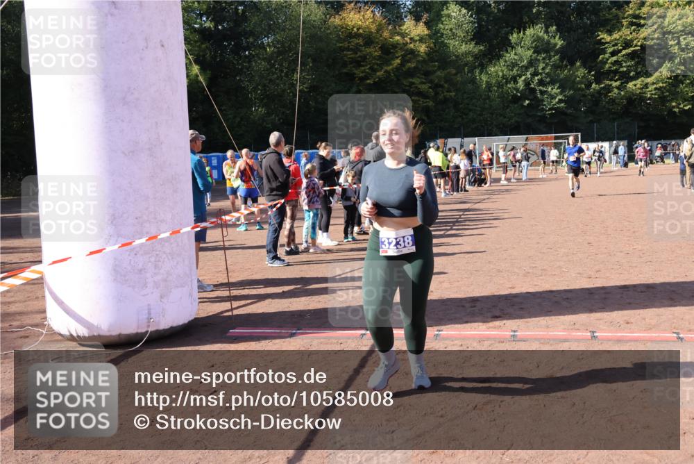 27.09.2026 - 35. Volkslauf durch das schöne Alstertal Strokosch-Dieckow http://msf.ph/oto/10585008 27.09.2026 11:50:02 Ziel 1544, 2422, 3156, 3238 meine-sportfotos.de