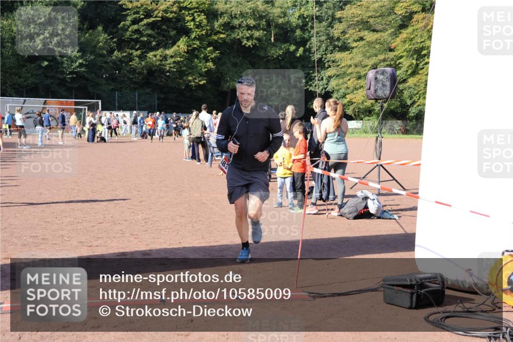 27.09.2026 - 35. Volkslauf durch das schöne Alstertal Strokosch-Dieckow http://msf.ph/oto/10585009 27.09.2026 11:48:43 Ziel 1483, 3301 meine-sportfotos.de
