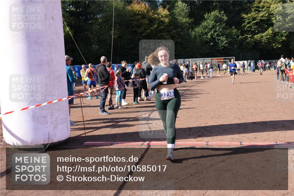 27.09.2026 - 35. Volkslauf durch das schöne Alstertal Strokosch-Dieckow http://msf.ph/oto/10585017 27.09.2026 11:50:02 Ziel 1544, 2422, 3156, 3238 meine-sportfotos.de