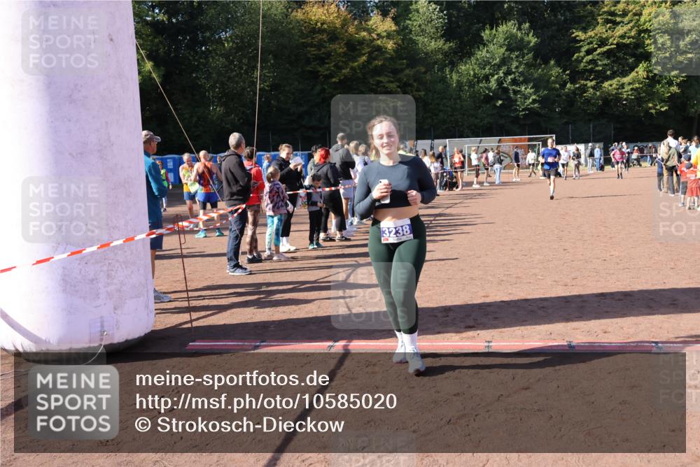 27.09.2026 - 35. Volkslauf durch das schöne Alstertal Strokosch-Dieckow http://msf.ph/oto/10585020 27.09.2026 11:50:02 Ziel 1544, 2422, 3156, 3238 meine-sportfotos.de