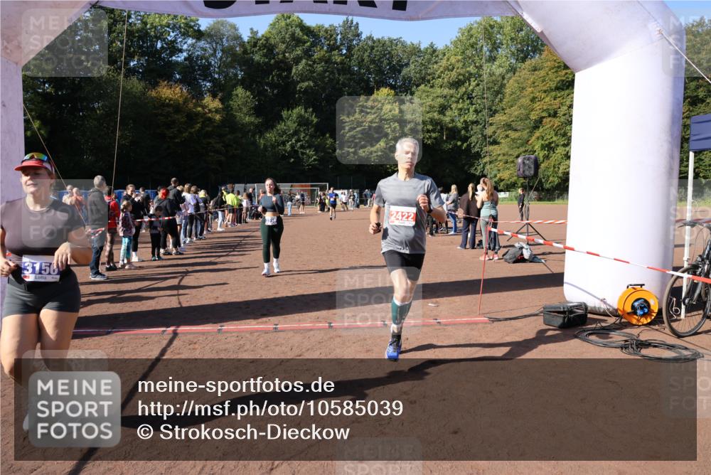 27.09.2026 - 35. Volkslauf durch das schöne Alstertal Strokosch-Dieckow http://msf.ph/oto/10585039 27.09.2026 11:50:00 Ziel 1544, 2422, 3156, 3238 meine-sportfotos.de
