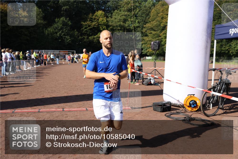 27.09.2026 - 35. Volkslauf durch das schöne Alstertal Strokosch-Dieckow http://msf.ph/oto/10585040 27.09.2026 11:48:31 Ziel 1491, 1677, 2980 meine-sportfotos.de