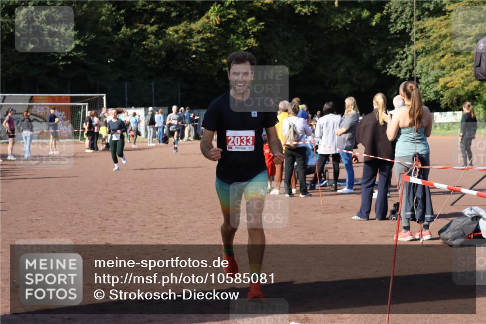 27.09.2026 - 35. Volkslauf durch das schöne Alstertal Strokosch-Dieckow http://msf.ph/oto/10585081 27.09.2026 11:49:52 Ziel 2033, 2422, 3156, 3223 meine-sportfotos.de