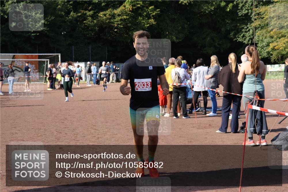 27.09.2026 - 35. Volkslauf durch das schöne Alstertal Strokosch-Dieckow http://msf.ph/oto/10585082 27.09.2026 11:49:52 Ziel 2033, 2422, 3156, 3223 meine-sportfotos.de