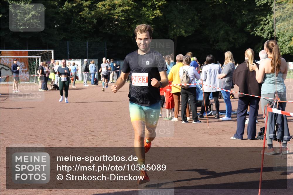 27.09.2026 - 35. Volkslauf durch das schöne Alstertal Strokosch-Dieckow http://msf.ph/oto/10585089 27.09.2026 11:49:52 Ziel 2033, 2422, 3156, 3223 meine-sportfotos.de