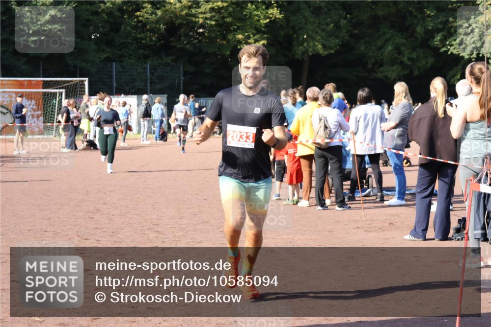 27.09.2026 - 35. Volkslauf durch das schöne Alstertal Strokosch-Dieckow http://msf.ph/oto/10585094 27.09.2026 11:49:52 Ziel 2033, 2422, 3156, 3223 meine-sportfotos.de