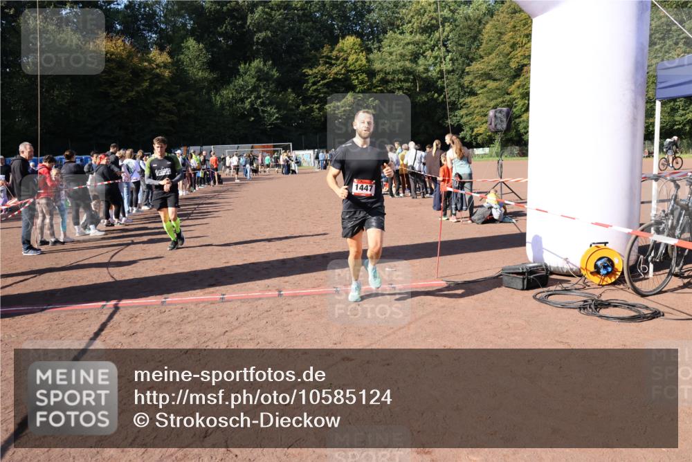 27.09.2026 - 35. Volkslauf durch das schöne Alstertal Strokosch-Dieckow http://msf.ph/oto/10585124 27.09.2026 11:48:03 Ziel 1447, 1494 meine-sportfotos.de