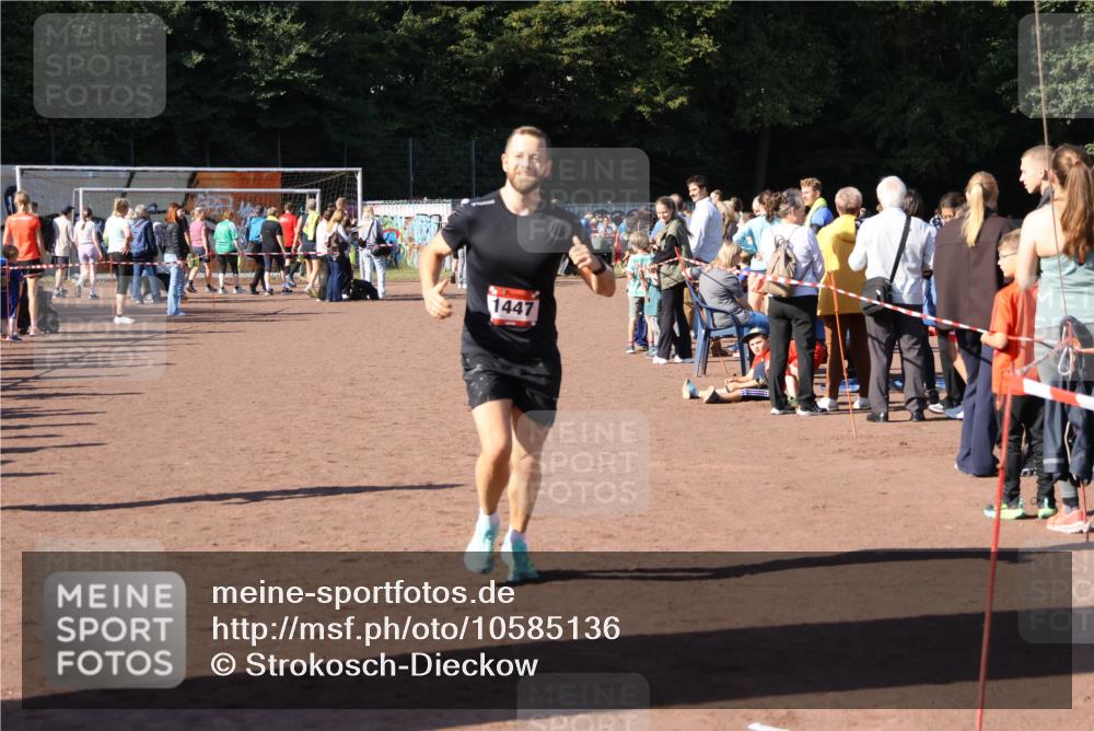 27.09.2026 - 35. Volkslauf durch das schöne Alstertal Strokosch-Dieckow http://msf.ph/oto/10585136 27.09.2026 11:48:02 Ziel 1447, 1494 meine-sportfotos.de