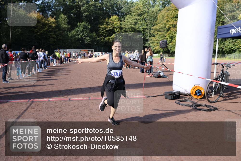 27.09.2026 - 35. Volkslauf durch das schöne Alstertal Strokosch-Dieckow http://msf.ph/oto/10585148 27.09.2026 11:49:41 Ziel 1506, 3175, 3223 meine-sportfotos.de
