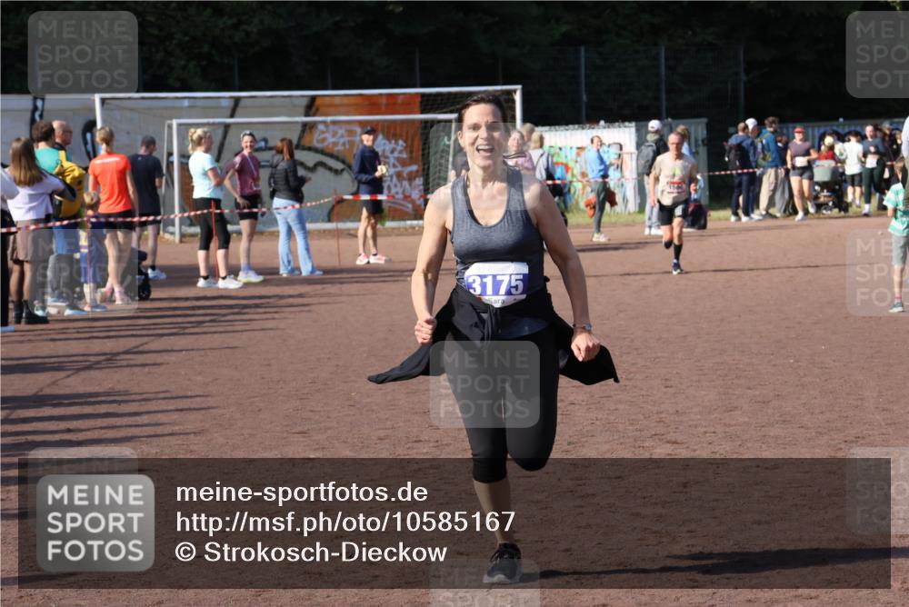 27.09.2026 - 35. Volkslauf durch das schöne Alstertal Strokosch-Dieckow http://msf.ph/oto/10585167 27.09.2026 11:49:39 Ziel 1506, 3175 meine-sportfotos.de