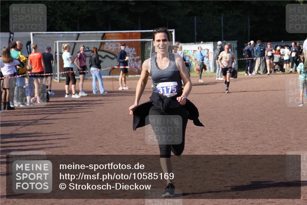 27.09.2026 - 35. Volkslauf durch das schöne Alstertal Strokosch-Dieckow http://msf.ph/oto/10585169 27.09.2026 11:49:39 Ziel 1506, 3175 meine-sportfotos.de