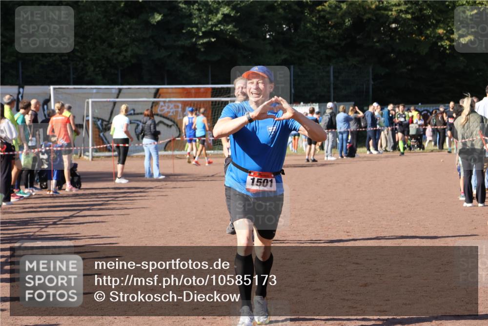 27.09.2026 - 35. Volkslauf durch das schöne Alstertal Strokosch-Dieckow http://msf.ph/oto/10585173 27.09.2026 11:47:49 Ziel 1479, 1501 meine-sportfotos.de