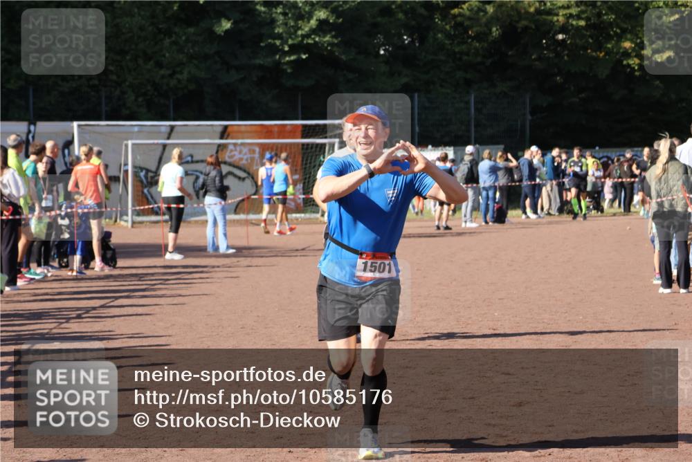 27.09.2026 - 35. Volkslauf durch das schöne Alstertal Strokosch-Dieckow http://msf.ph/oto/10585176 27.09.2026 11:47:49 Ziel 1479, 1501 meine-sportfotos.de