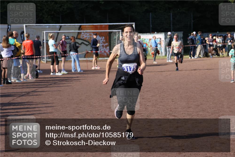 27.09.2026 - 35. Volkslauf durch das schöne Alstertal Strokosch-Dieckow http://msf.ph/oto/10585179 27.09.2026 11:49:39 Ziel 1506, 3175 meine-sportfotos.de