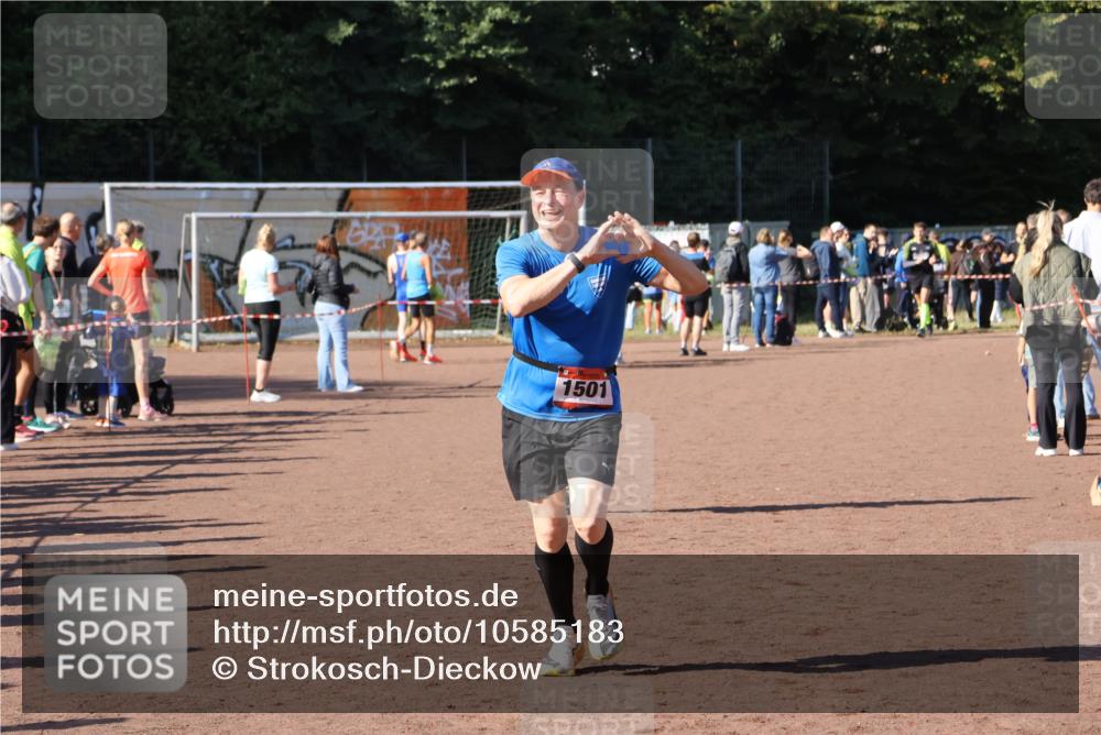 27.09.2026 - 35. Volkslauf durch das schöne Alstertal Strokosch-Dieckow http://msf.ph/oto/10585183 27.09.2026 11:47:49 Ziel 1479, 1501 meine-sportfotos.de