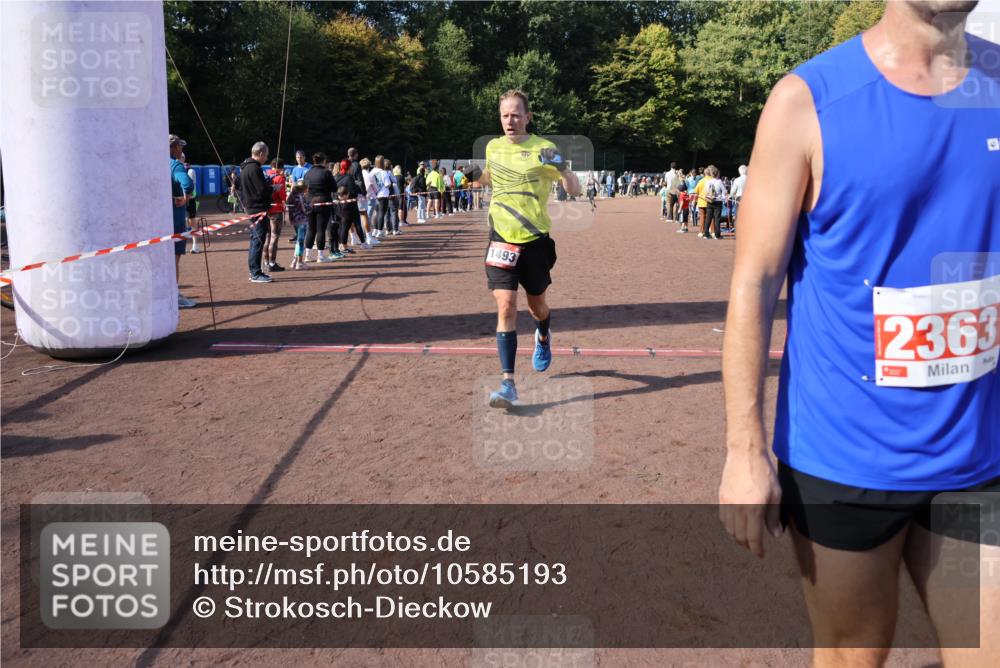 27.09.2026 - 35. Volkslauf durch das schöne Alstertal Strokosch-Dieckow http://msf.ph/oto/10585193 27.09.2026 11:49:33 Ziel 1487, 1493, 2363, 3175 meine-sportfotos.de