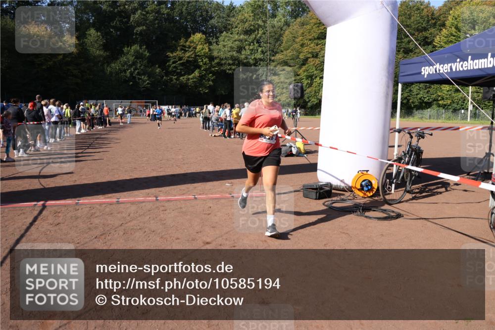 27.09.2026 - 35. Volkslauf durch das schöne Alstertal Strokosch-Dieckow http://msf.ph/oto/10585194 27.09.2026 11:47:44 Ziel 1479, 1501, 3319 meine-sportfotos.de