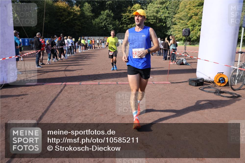 27.09.2026 - 35. Volkslauf durch das schöne Alstertal Strokosch-Dieckow http://msf.ph/oto/10585211 27.09.2026 11:49:32 Ziel 1487, 1493, 2363, 3175, 3248 meine-sportfotos.de