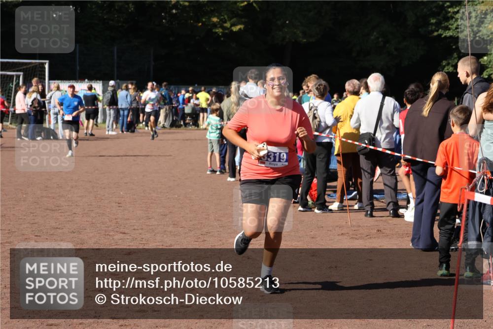 27.09.2026 - 35. Volkslauf durch das schöne Alstertal Strokosch-Dieckow http://msf.ph/oto/10585213 27.09.2026 11:47:42 Ziel 1501, 3319 meine-sportfotos.de