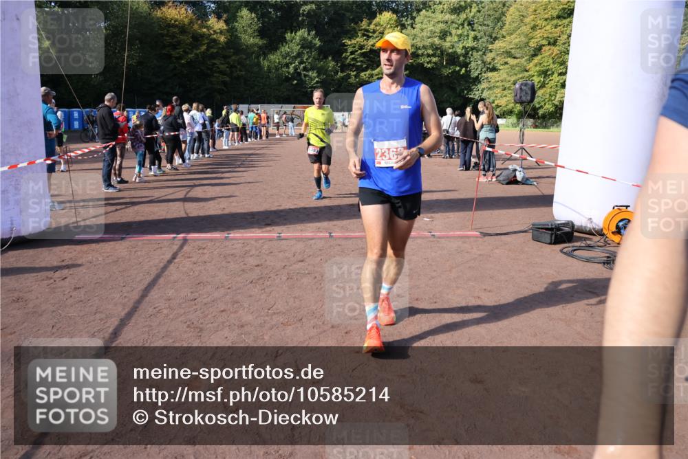 27.09.2026 - 35. Volkslauf durch das schöne Alstertal Strokosch-Dieckow http://msf.ph/oto/10585214 27.09.2026 11:49:32 Ziel 1487, 1493, 2363, 3175, 3248 meine-sportfotos.de