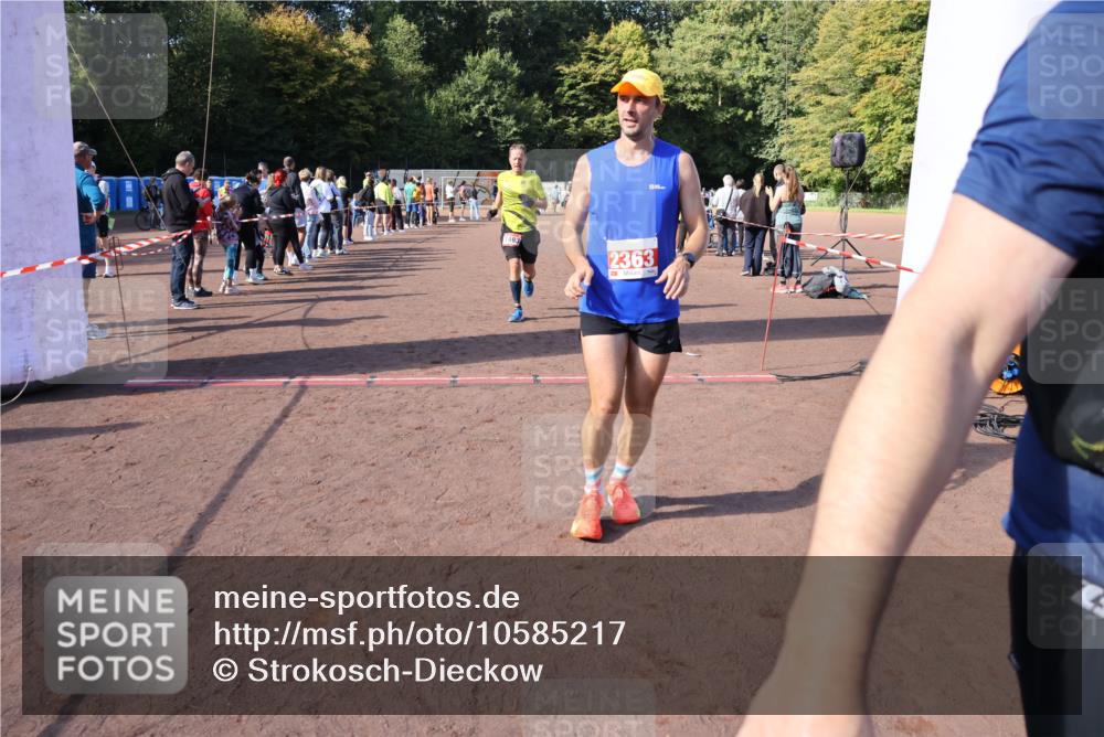 27.09.2026 - 35. Volkslauf durch das schöne Alstertal Strokosch-Dieckow http://msf.ph/oto/10585217 27.09.2026 11:49:32 Ziel 1487, 1493, 2363, 3175, 3248 meine-sportfotos.de