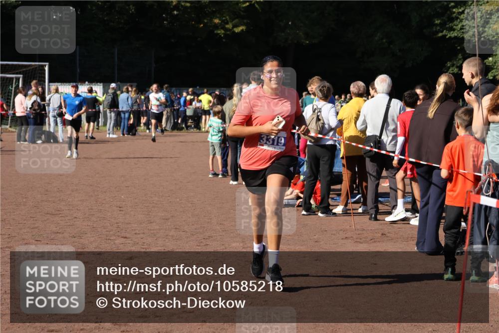 27.09.2026 - 35. Volkslauf durch das schöne Alstertal Strokosch-Dieckow http://msf.ph/oto/10585218 27.09.2026 11:47:42 Ziel 1501, 3319 meine-sportfotos.de