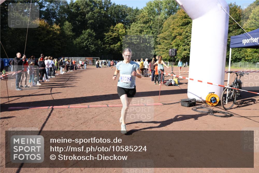 27.09.2026 - 35. Volkslauf durch das schöne Alstertal Strokosch-Dieckow http://msf.ph/oto/10585224 27.09.2026 11:47:34 Ziel 3962 meine-sportfotos.de