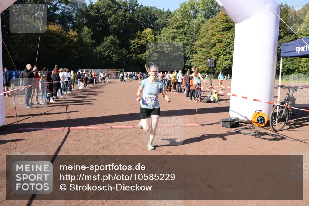27.09.2026 - 35. Volkslauf durch das schöne Alstertal Strokosch-Dieckow http://msf.ph/oto/10585229 27.09.2026 11:47:34 Ziel 3962 meine-sportfotos.de
