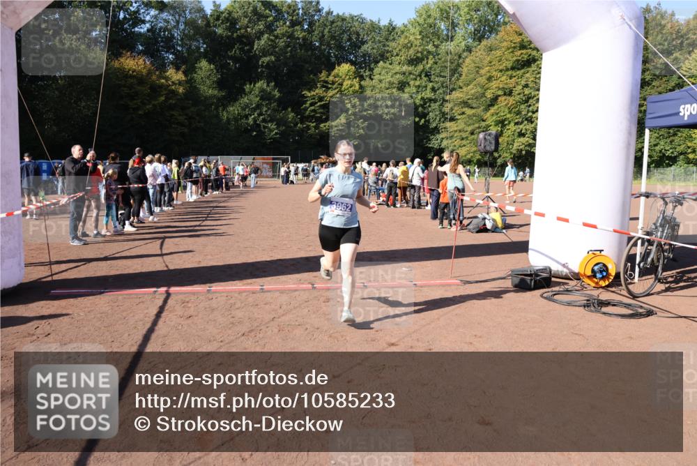 27.09.2026 - 35. Volkslauf durch das schöne Alstertal Strokosch-Dieckow http://msf.ph/oto/10585233 27.09.2026 11:47:34 Ziel 3962 meine-sportfotos.de