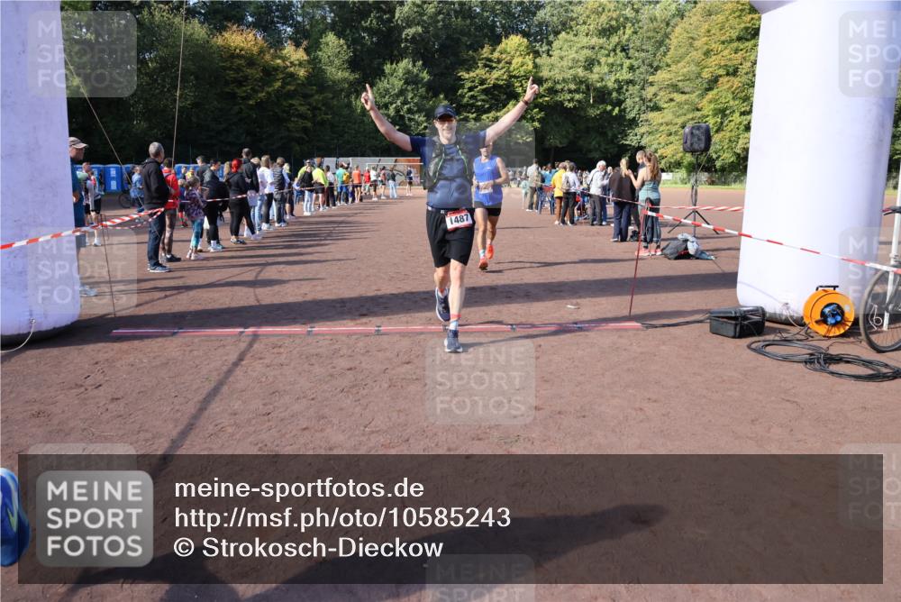 27.09.2026 - 35. Volkslauf durch das schöne Alstertal Strokosch-Dieckow http://msf.ph/oto/10585243 27.09.2026 11:49:29 Ziel 1009, 1475, 1487, 1493, 2363, 3248 meine-sportfotos.de