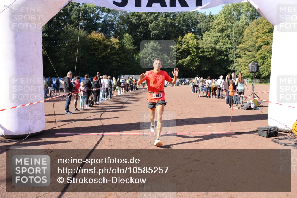 27.09.2026 - 35. Volkslauf durch das schöne Alstertal Strokosch-Dieckow http://msf.ph/oto/10585257 27.09.2026 11:47:20 Ziel 1699 meine-sportfotos.de